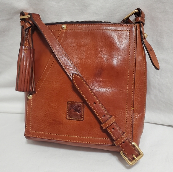 Dooney & Bourke Handbags - Dooney & Bourke Florentine Huntington Letter Carrier